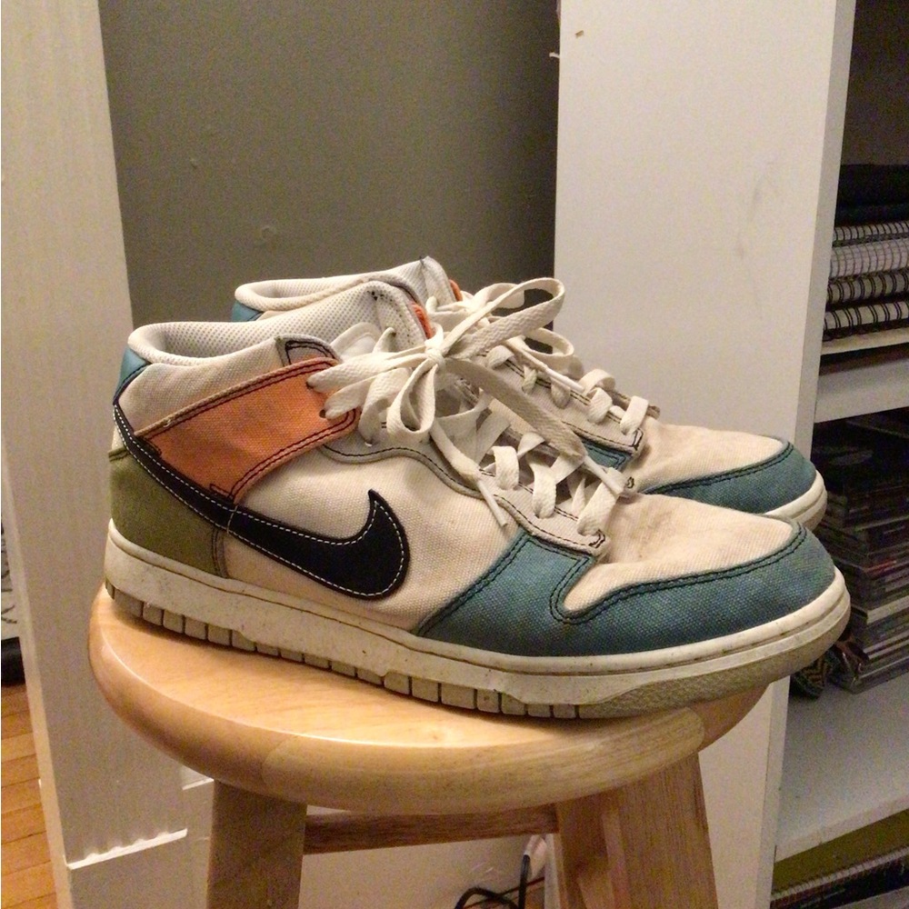 Nike Dunk Mid